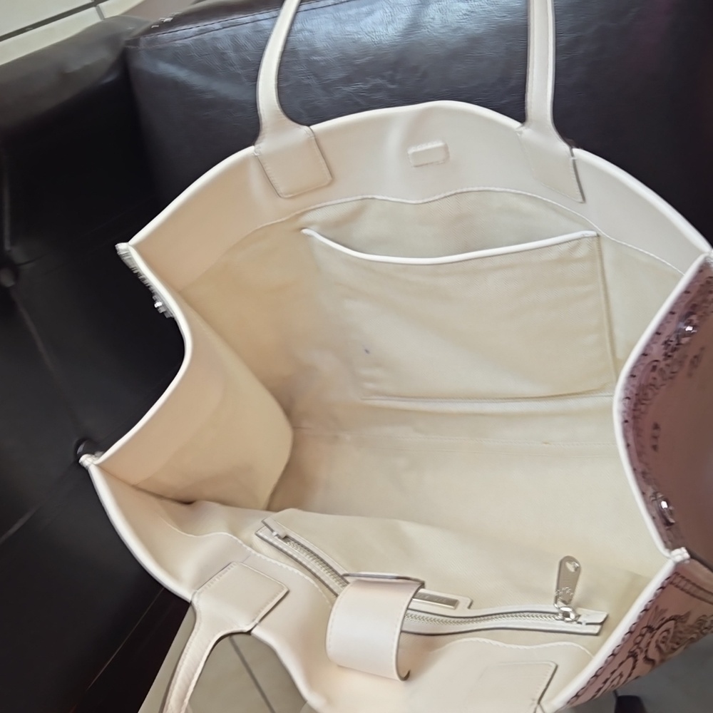 Tory Burch Cream Tote with Intricate Design - Picture 6 of 8